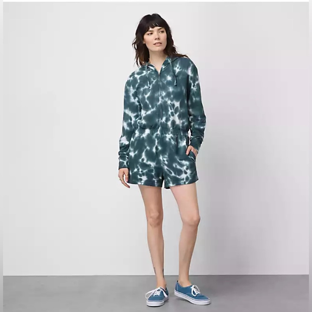New Vans Cloud Long Sleeve Romper, size M